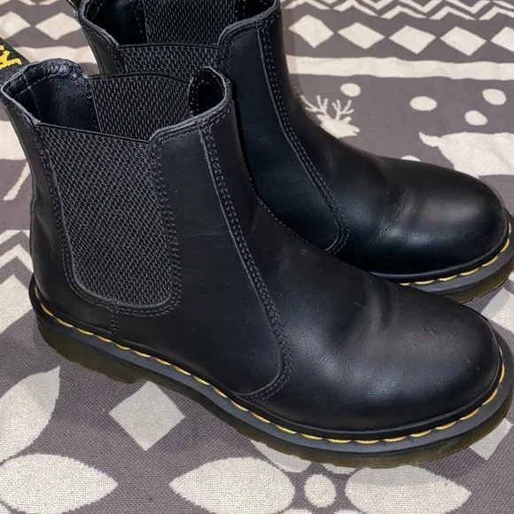 Sz 7 dr martens Chelsea boots black leather pull on - Picture 3 of 9